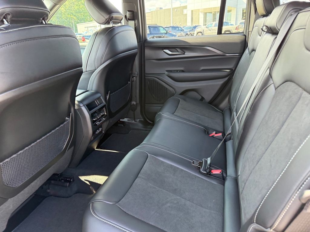2025 Jeep Grand Cherokee Altitude photo 22