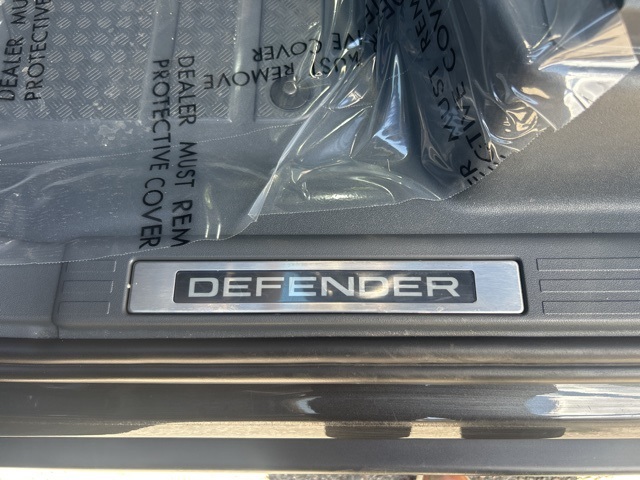 2023 Land Rover Defender 110 photo 34
