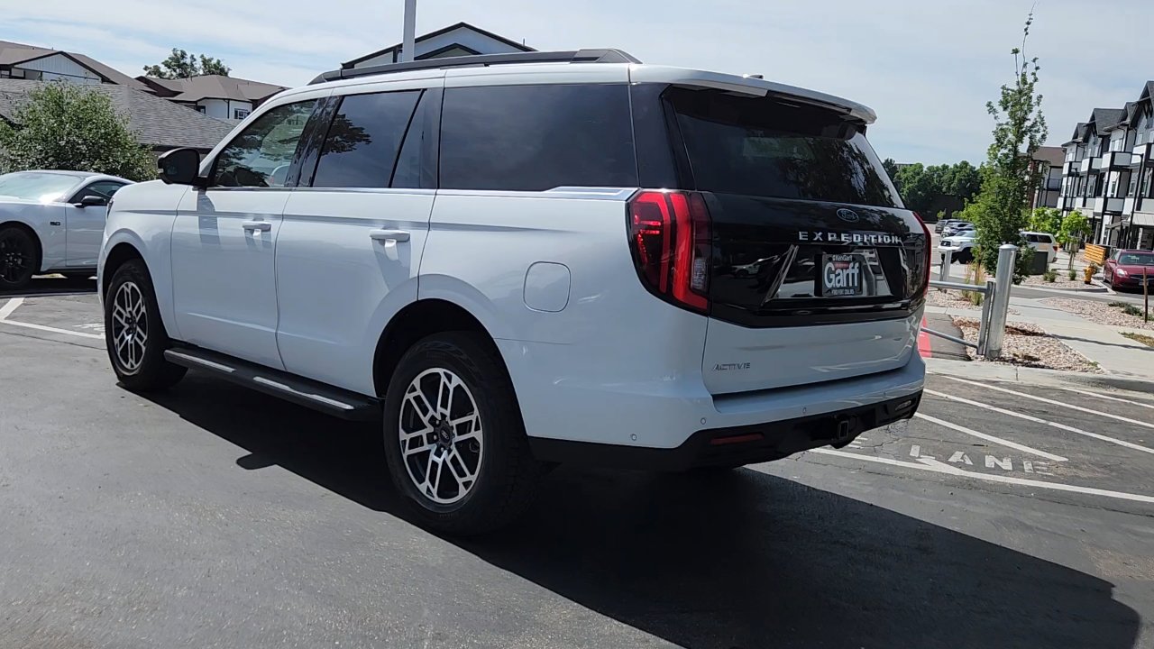 2025 Ford Expedition photo 5