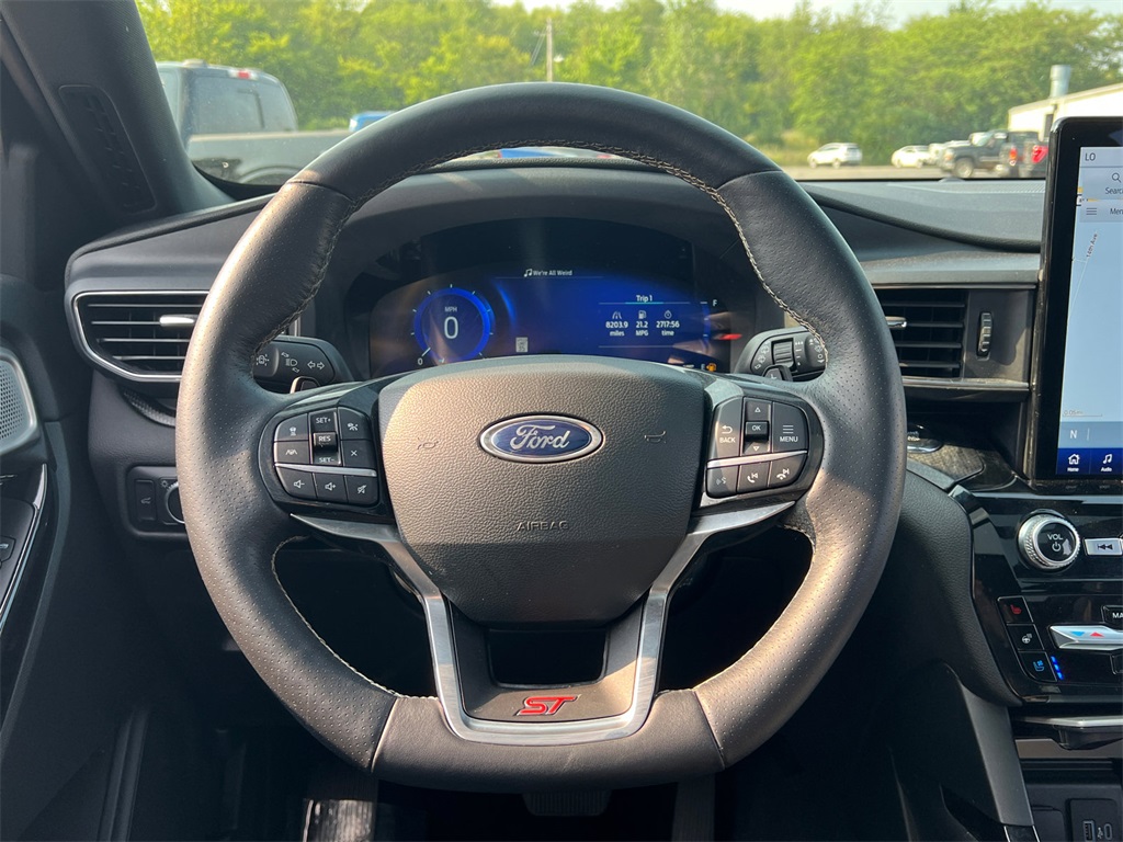 2022 Ford Explorer ST photo 9