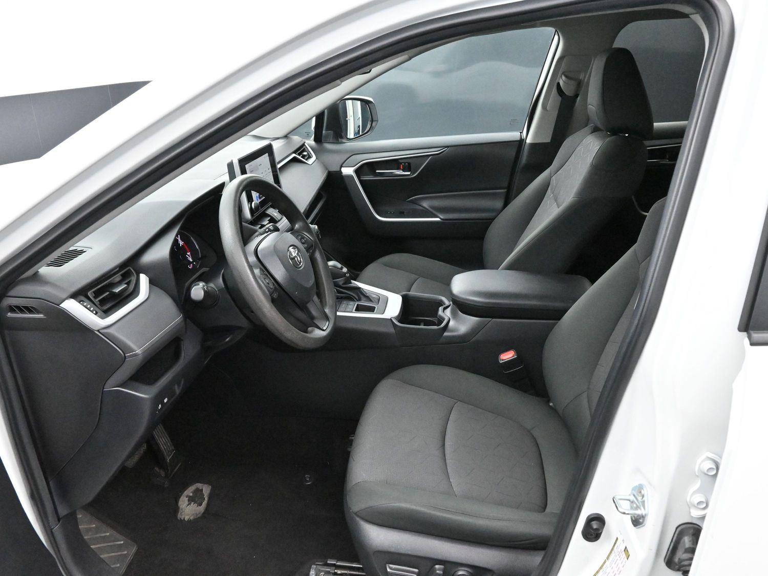 2023 Toyota RAV4 XLE photo 11