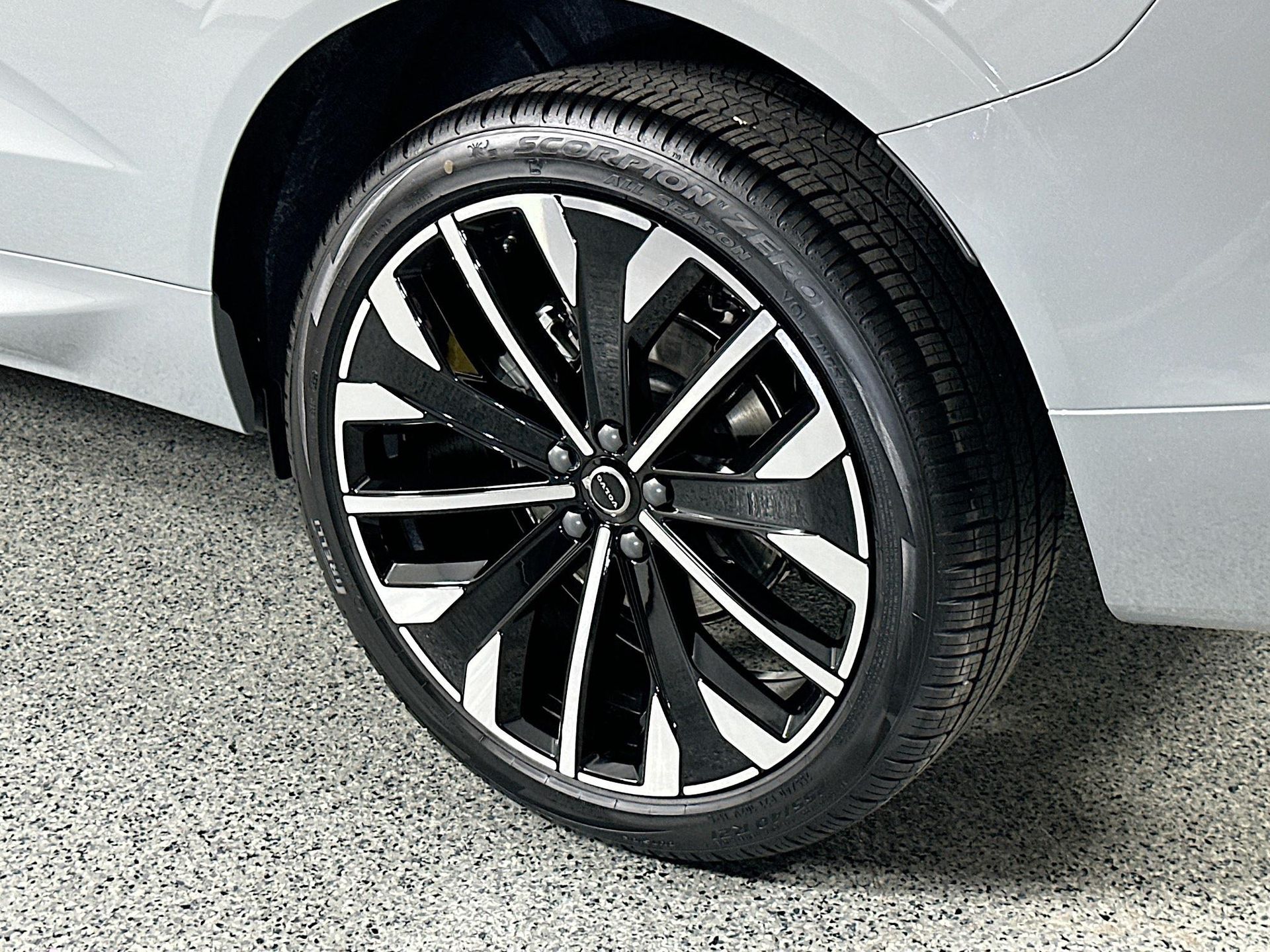 2026 Volvo XC60 B5 photo 8