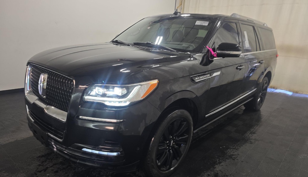 2022 Lincoln Navigator L Reserve photo 2
