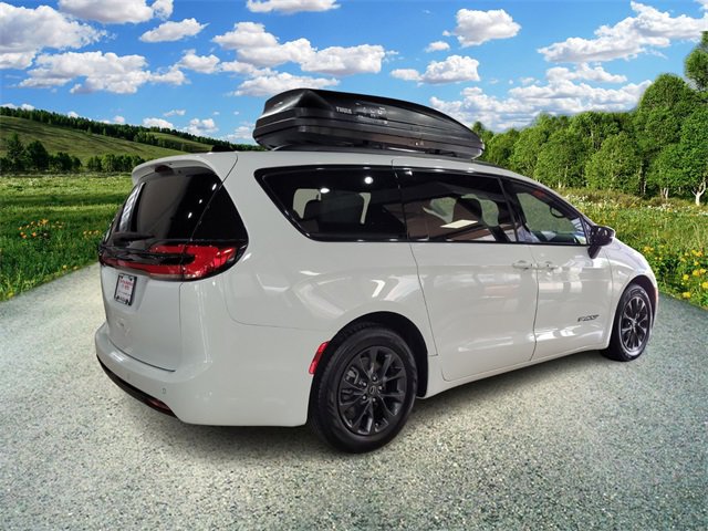 2025 Chrysler Pacifica photo 3