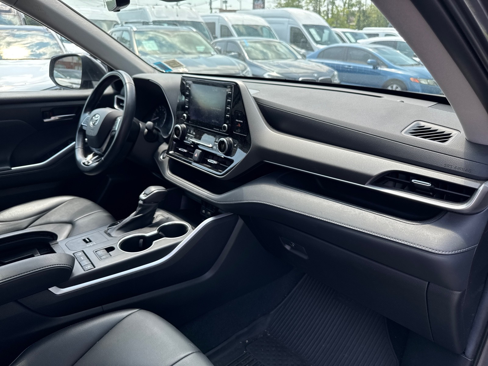 2021 Toyota Highlander XLE photo 10