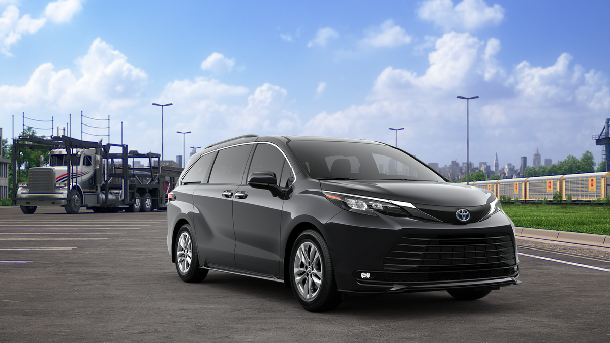2025 Toyota Sienna XLE photo 15