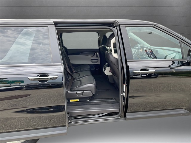 2024 Kia Carnival LX photo 31