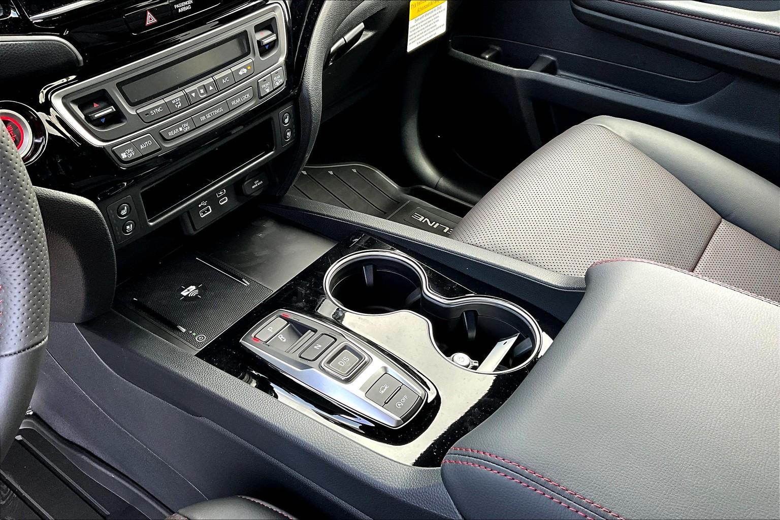 2025 Honda Ridgeline Black Edition photo 8