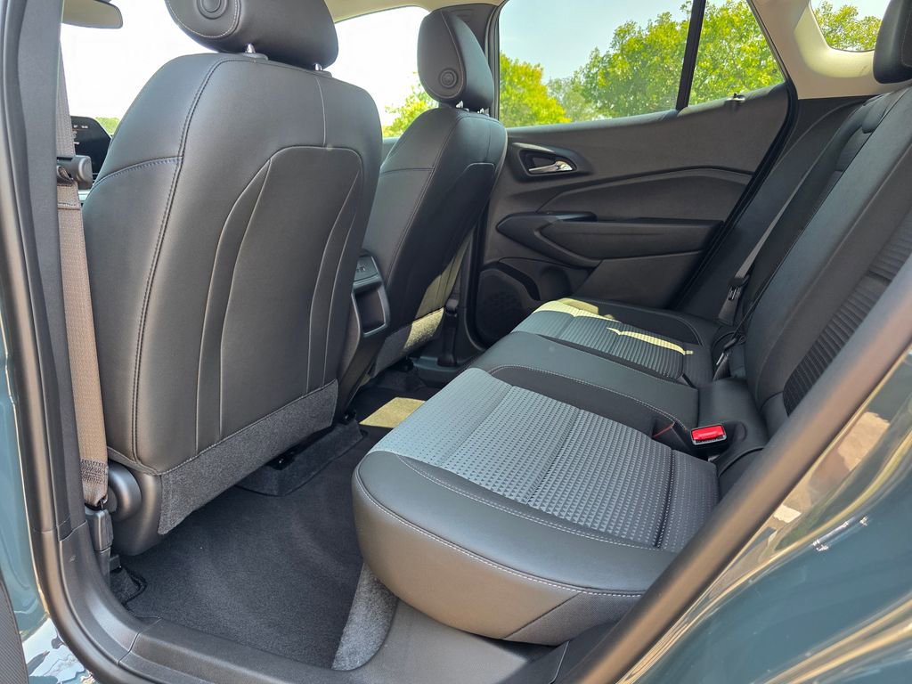 2025 Chevrolet Trax LT photo 24