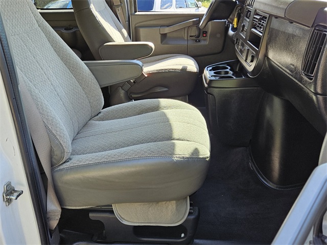 2020 Chevrolet Express 2500 LT Passenger photo 13