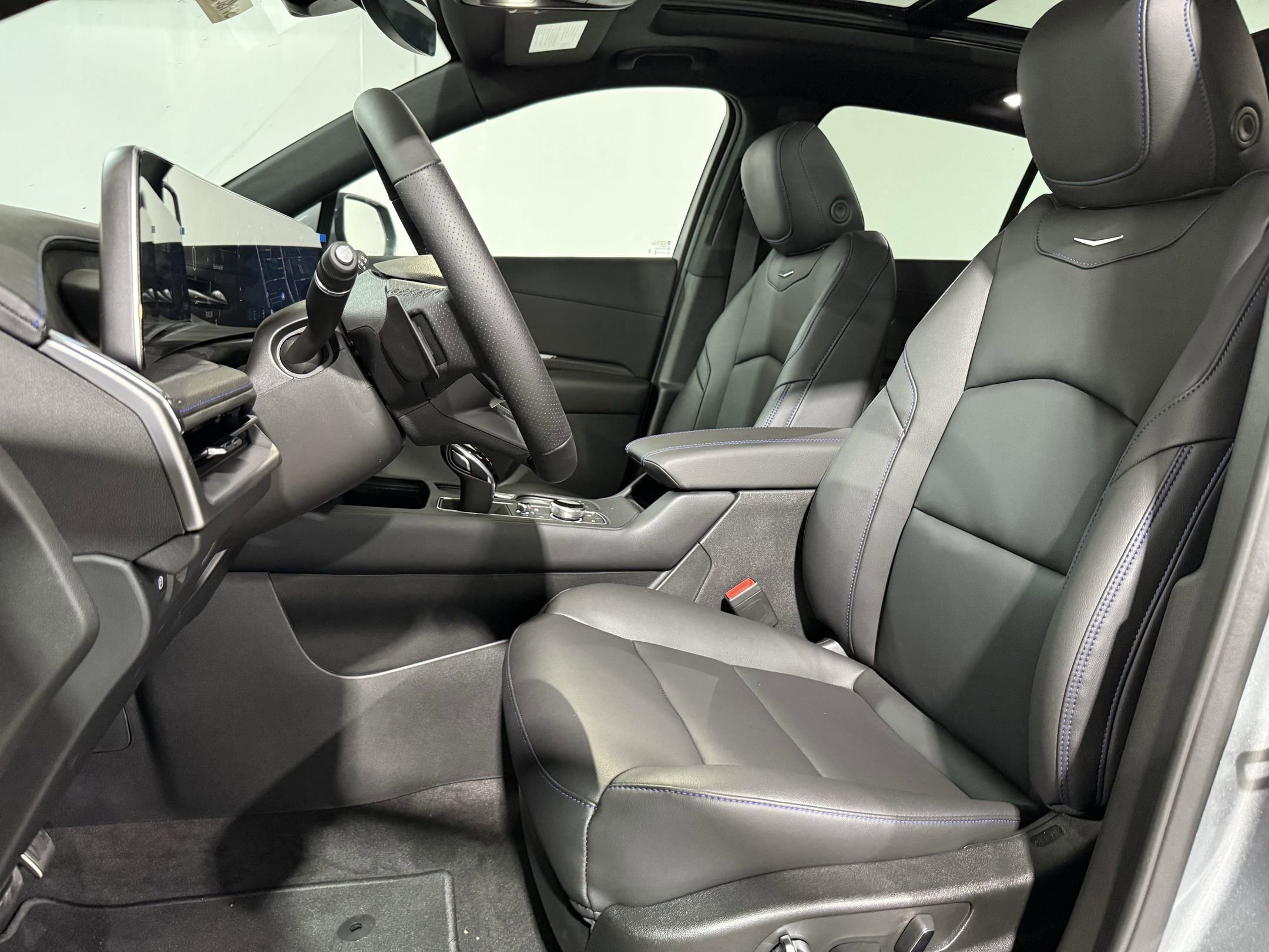 2025 Cadillac XT4 Sport photo 4