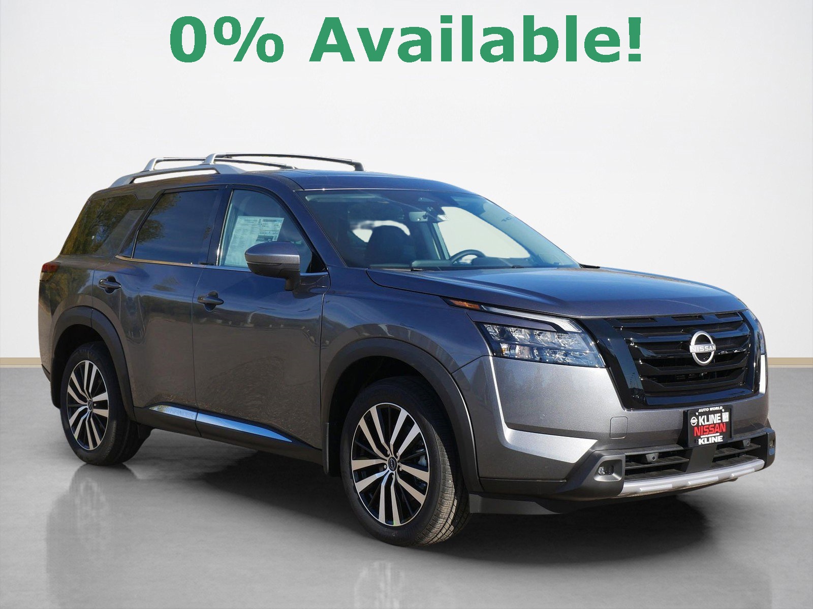 2025 Nissan Pathfinder Platinum's photo