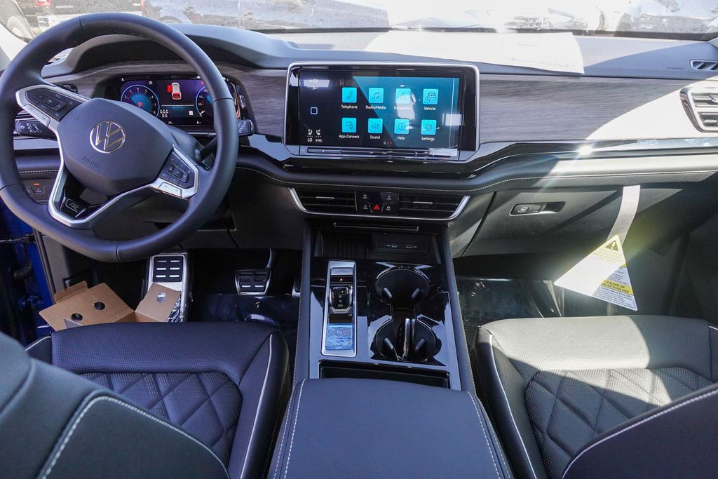 2025 Volkswagen Atlas SEL Premium R-Line photo 27