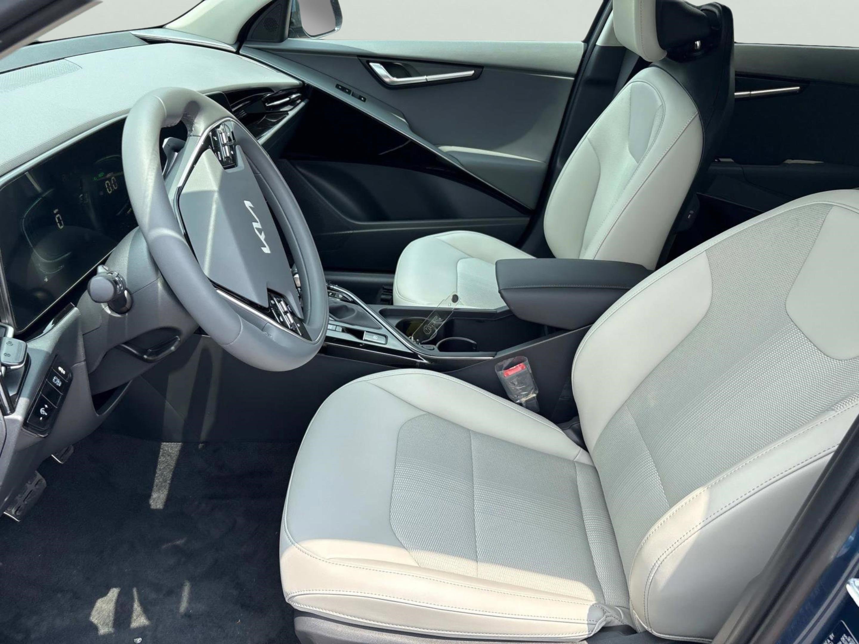 2025 Kia Niro EX Touring photo 21