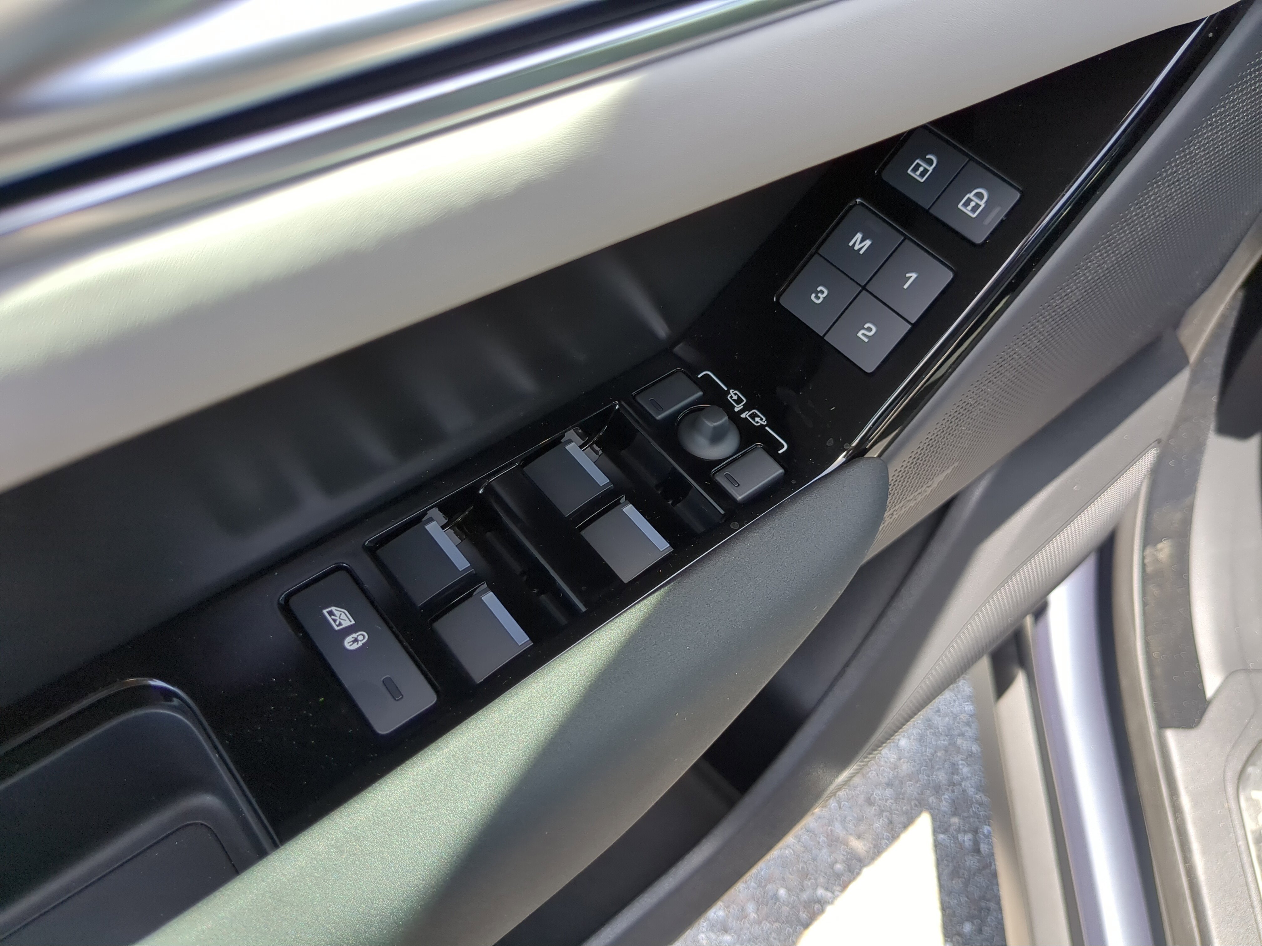 2026 Land Rover Range Rover Velar S photo 13