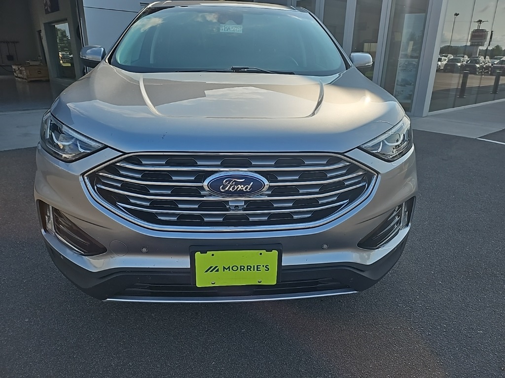 2022 Ford Edge Titanium photo 2
