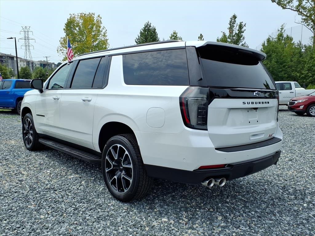 2025 Chevrolet Suburban RST photo 12