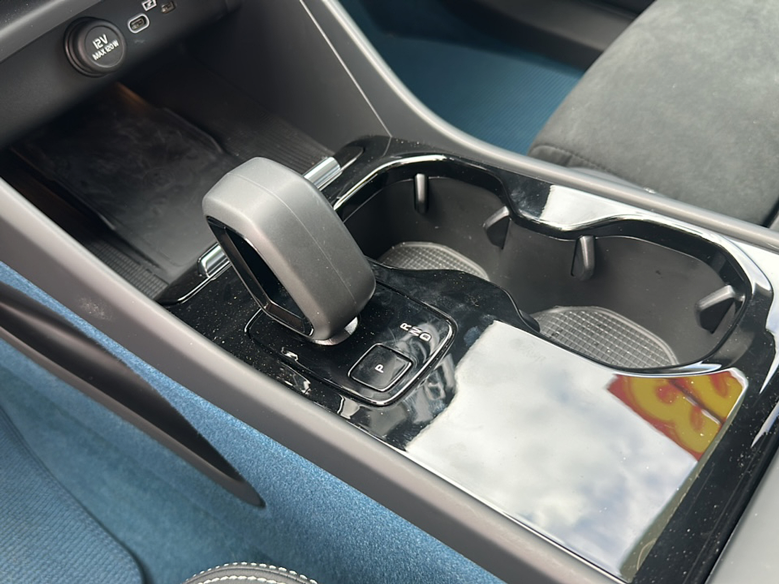 2023 Volvo XC40 Recharge Twin Motor AWD Ultimate photo 13