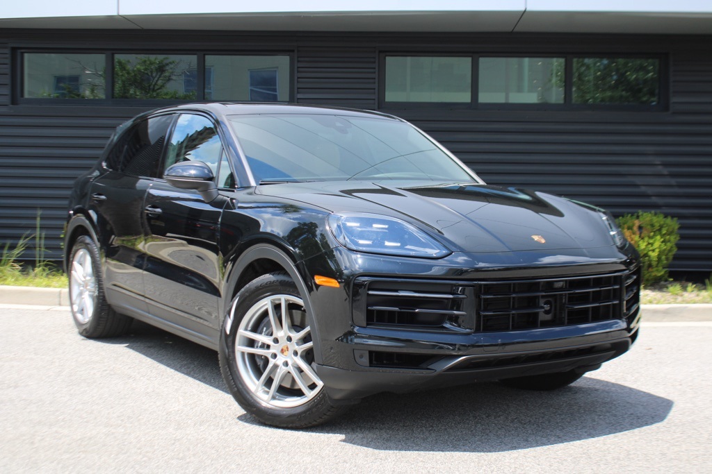 2025 Porsche Cayenne Base photo 9