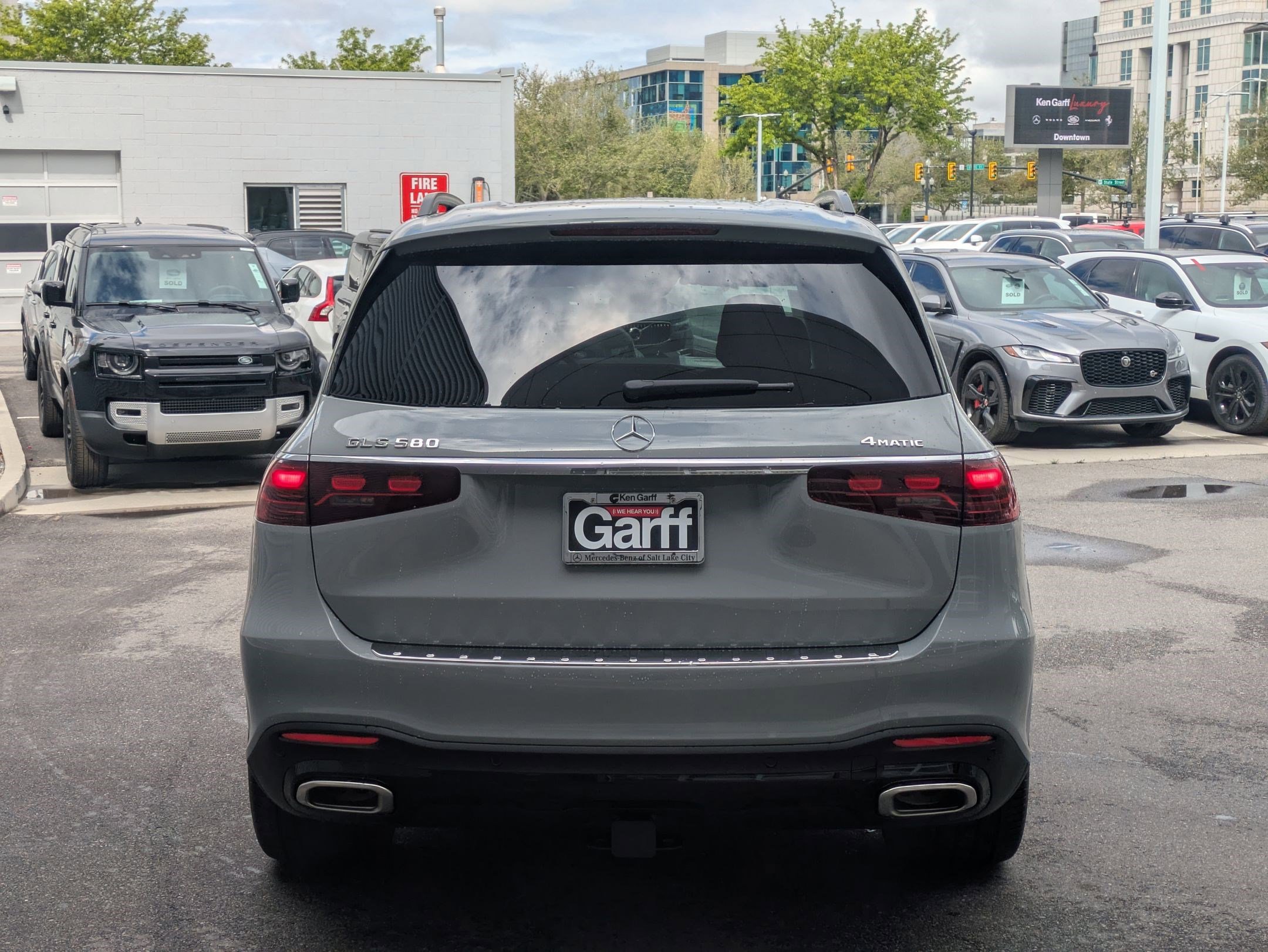 2025 Mercedes Benz GLS 580 4MATIC photo 4
