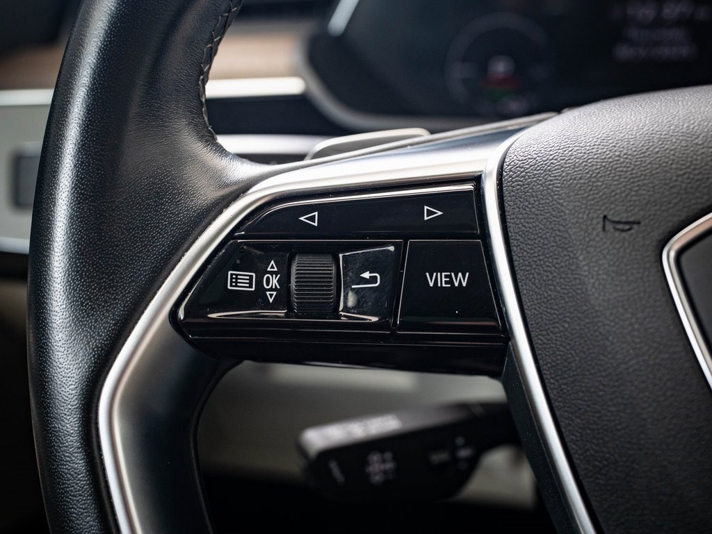 2022 Audi e-tron Premium photo 25