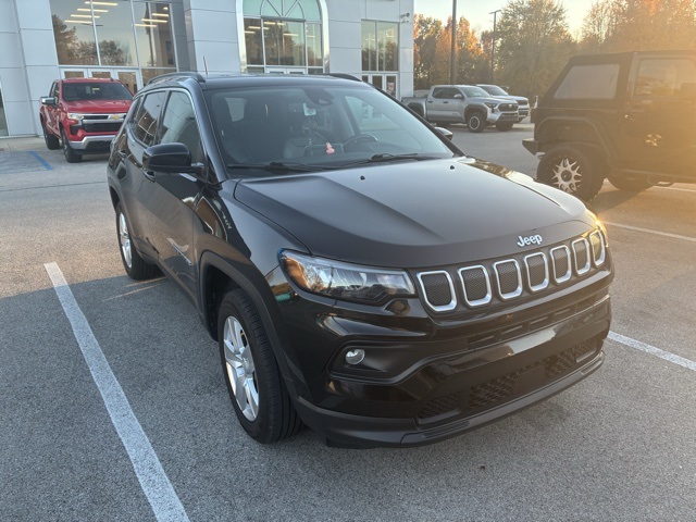 2022 Jeep Compass Latitude photo 2