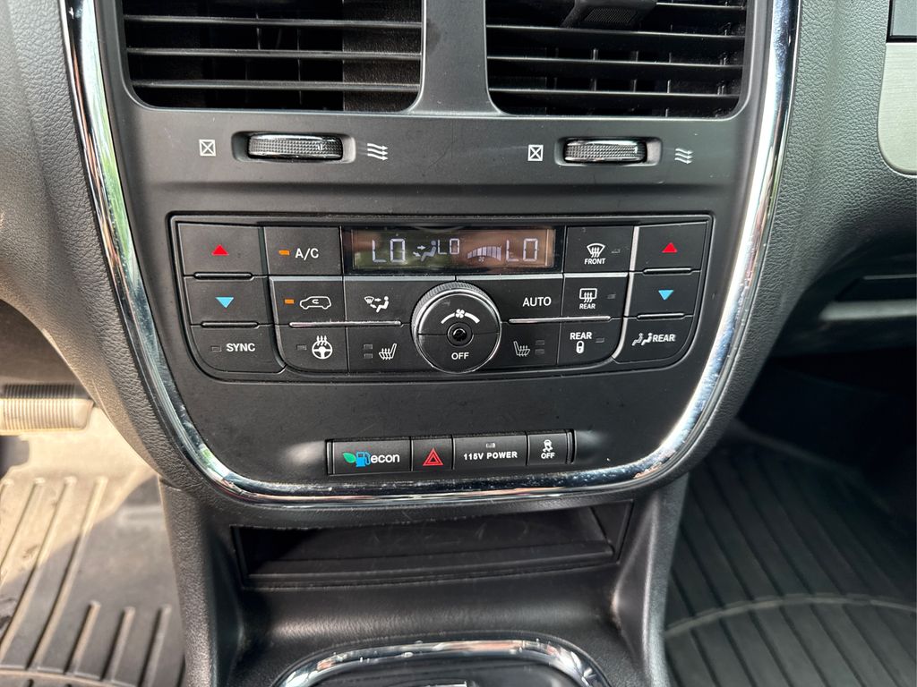 2015 Dodge Grand Caravan R/T photo 29