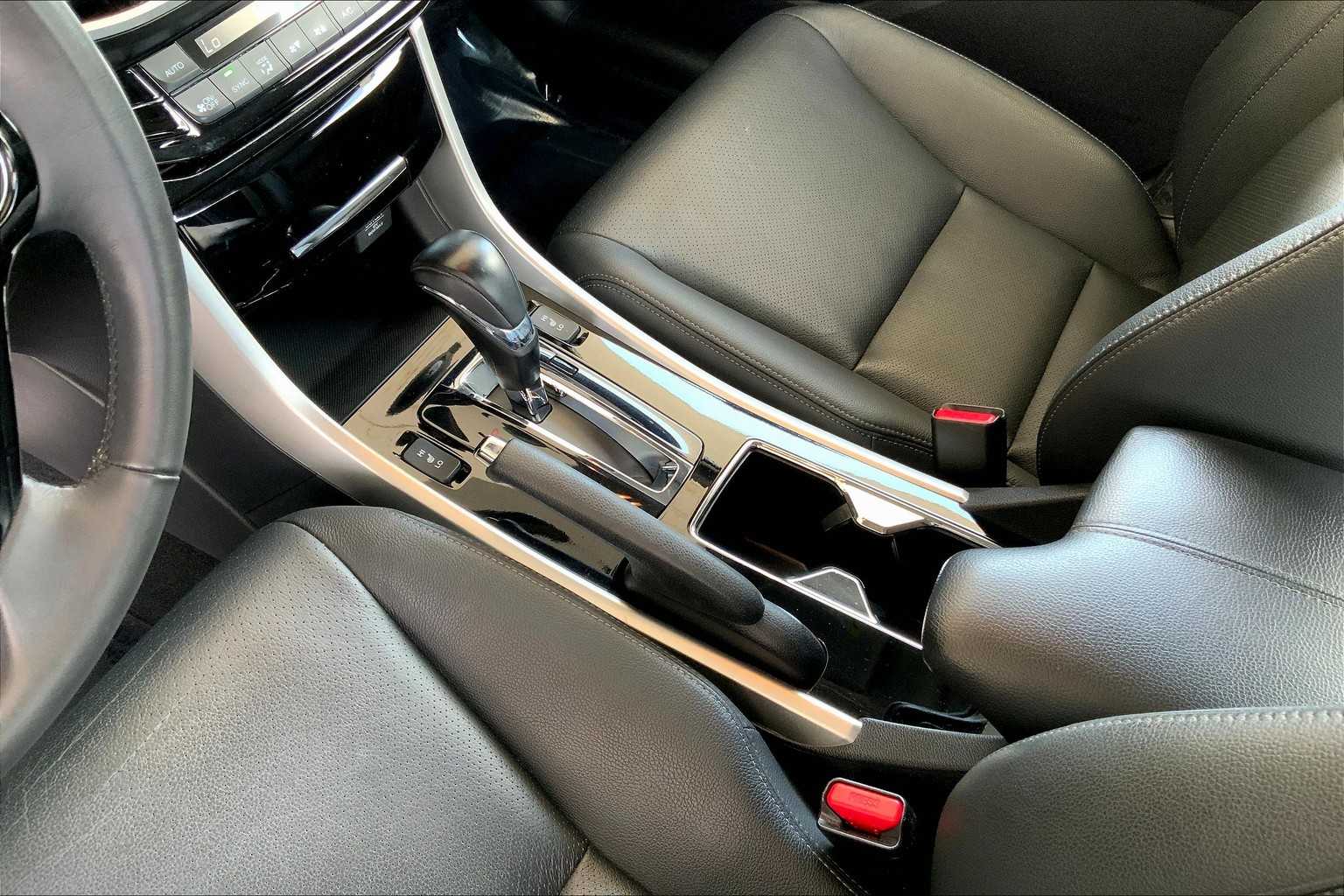 2016 Honda Accord EX-L photo 15