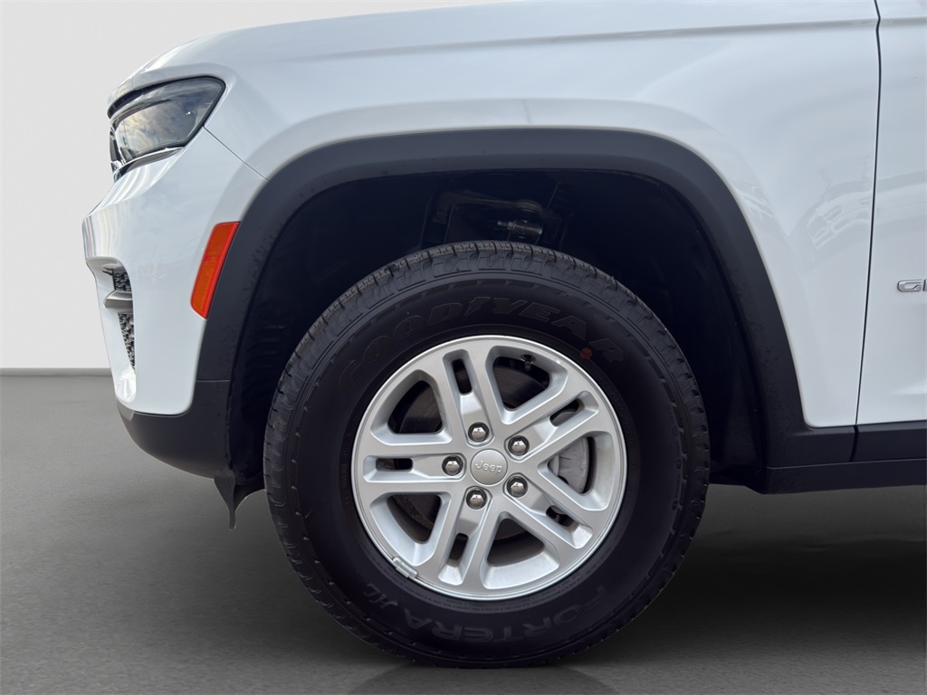 2025 Jeep Grand Cherokee Laredo photo 19