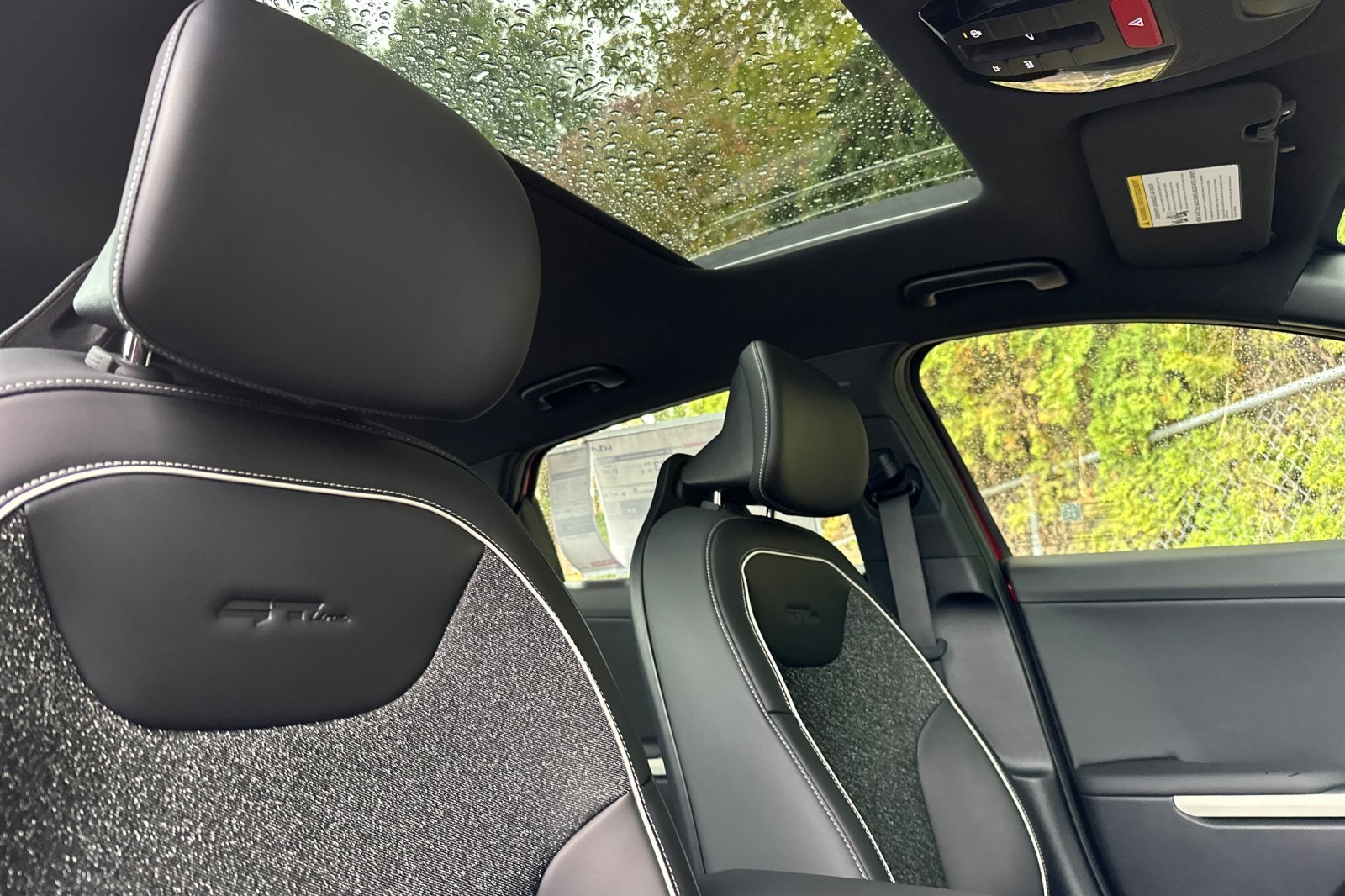 2025 Kia K4 GT-Line photo 12