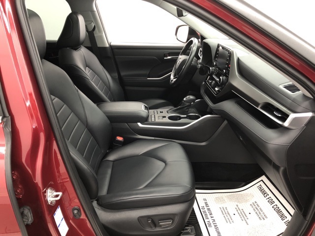 2021 Toyota Highlander XLE photo 28