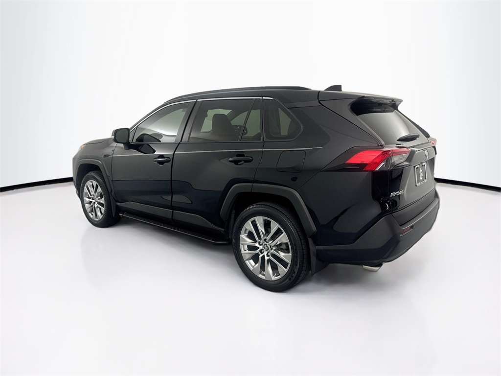 2021 Toyota RAV4 XLE Premium photo 4