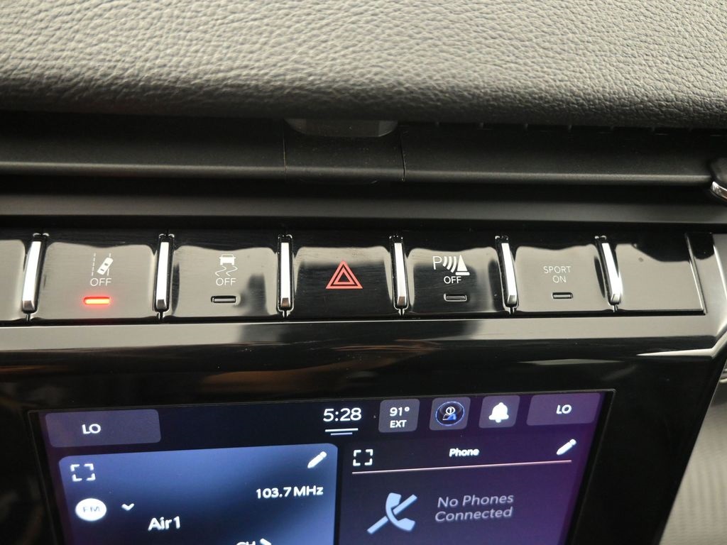 2023 Jeep Grand Cherokee Laredo photo 4