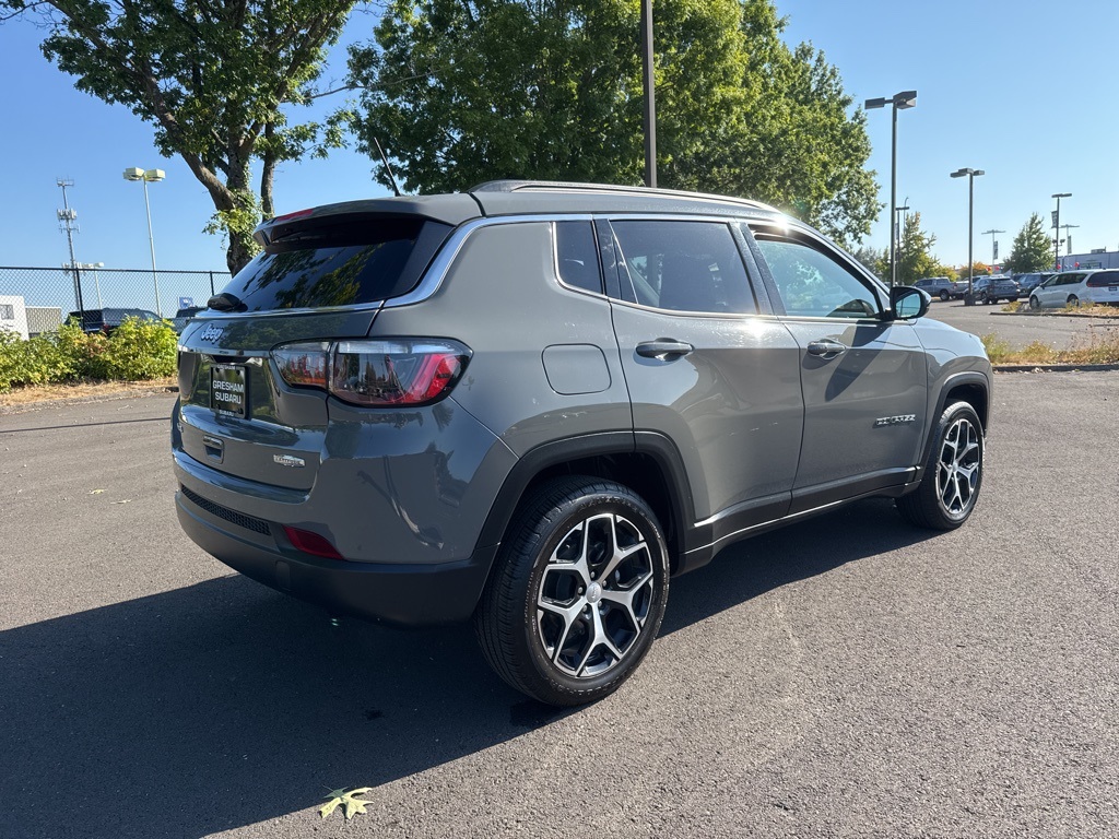2024 Jeep Compass Latitude photo 6