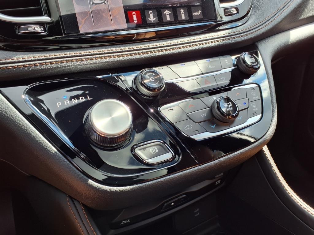 2026 Chrysler Pacifica Pinnacle photo 20