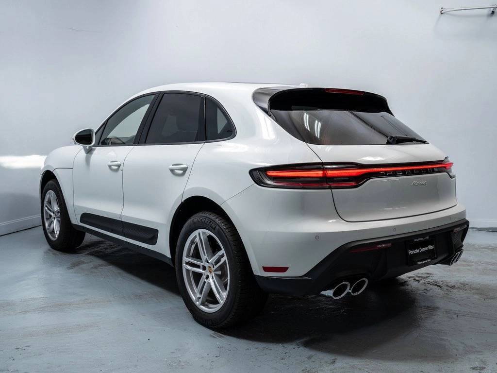 2025 Porsche Macan T photo 3