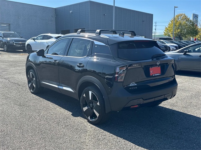 2026 Nissan Kicks SR photo 2