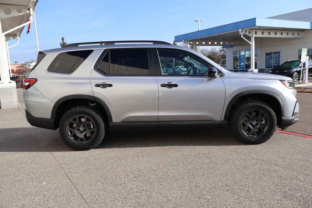 2025 Honda Pilot TrailSport photo 4