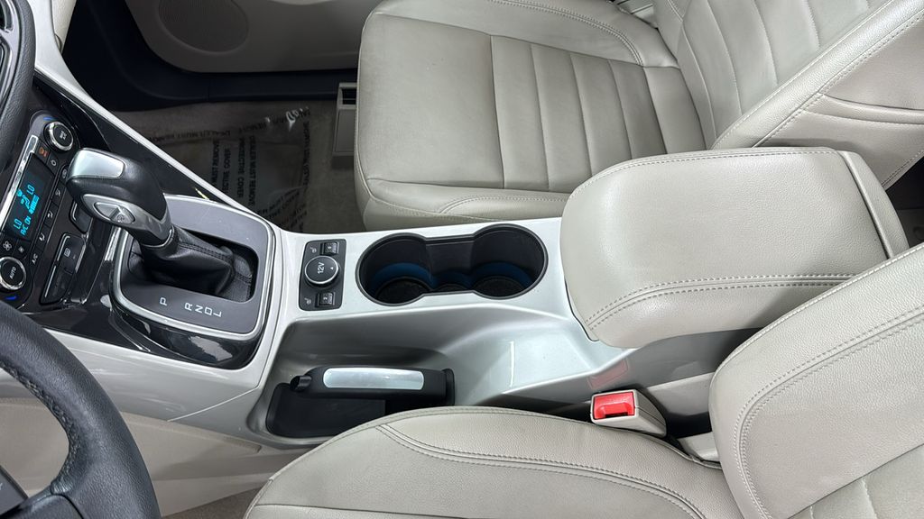 2014 Ford C-Max Hybrid SEL photo 32