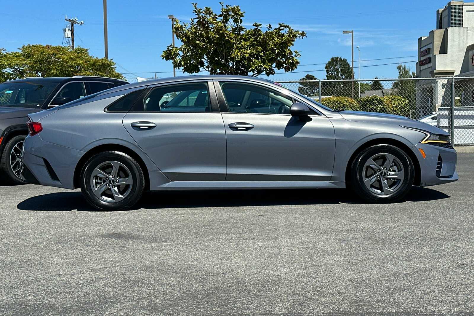 2022 Kia K5 LXS photo 3