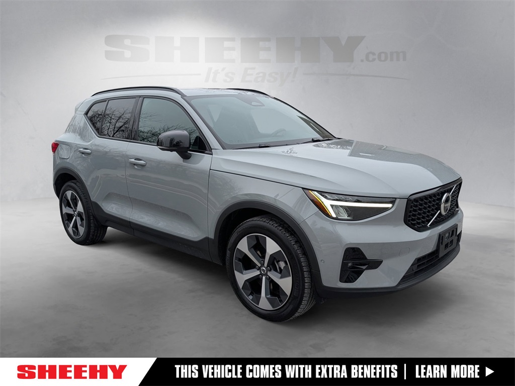 2025 Volvo XC40 Plus's photo