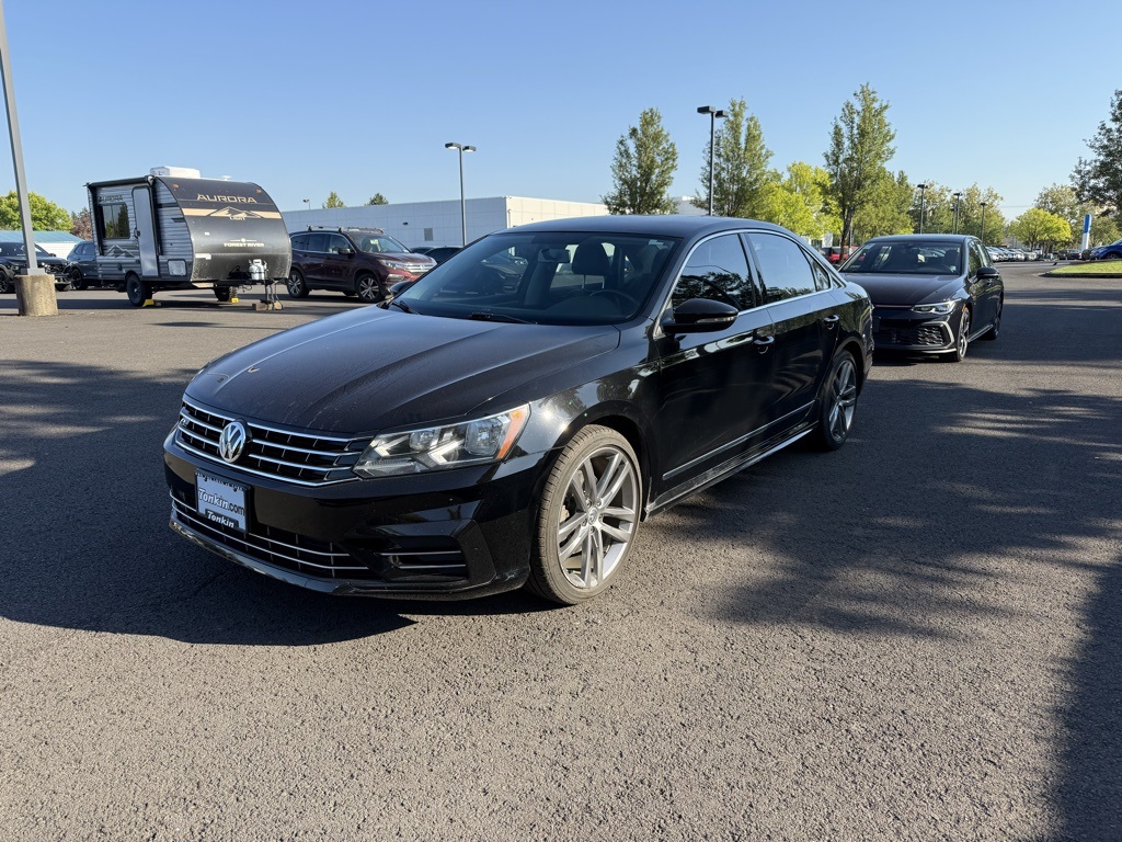 2016 Volkswagen Passat R-Line photo 3