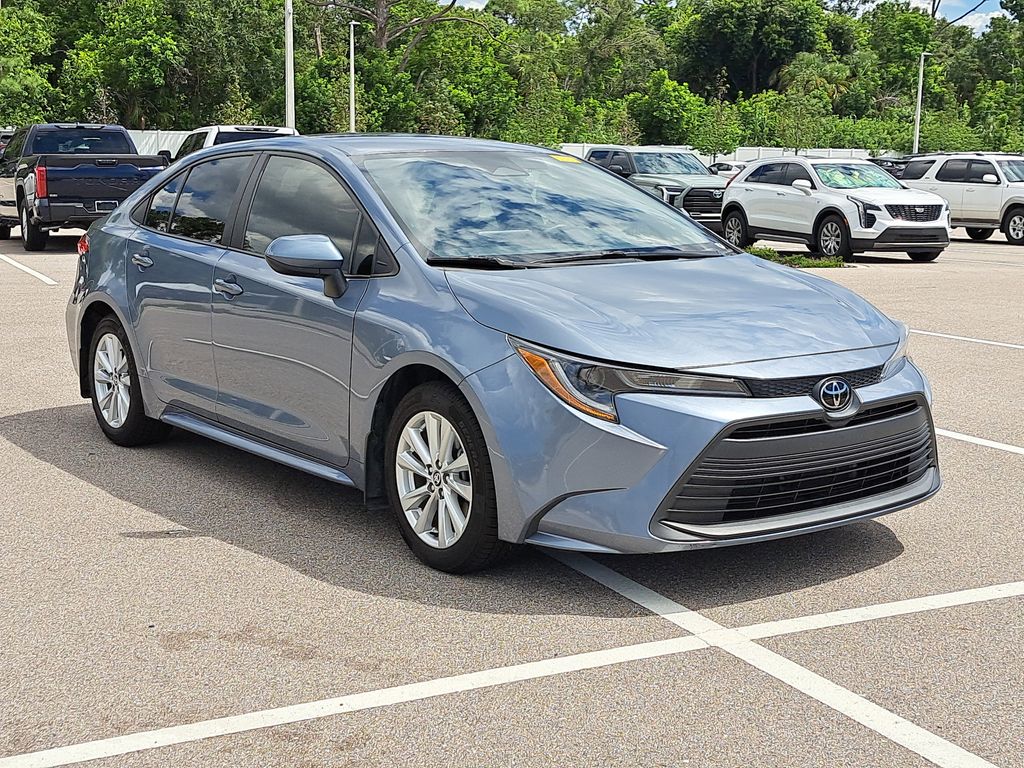 2023 Toyota Corolla LE photo 2