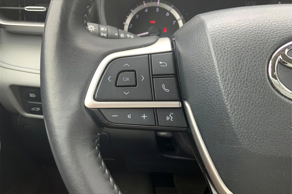 2024 Toyota Highlander LE photo 15