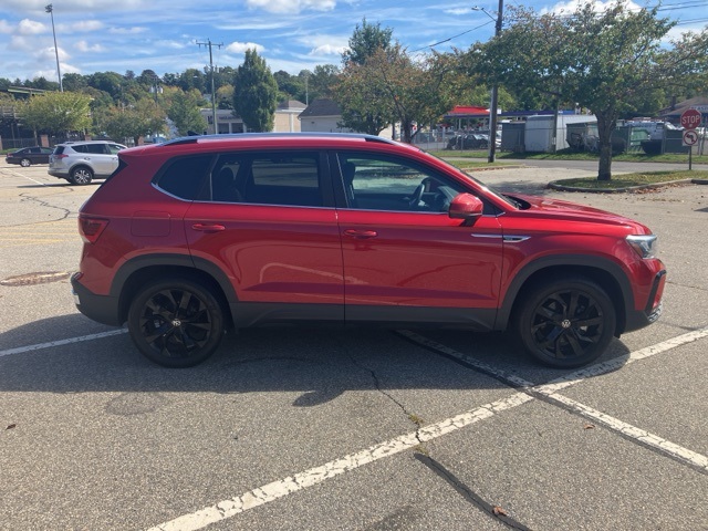 2022 Volkswagen Taos SE photo 4
