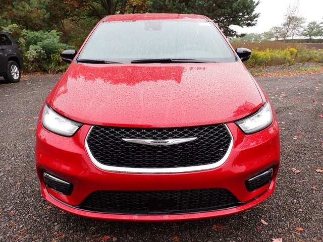 2026 Chrysler Pacifica photo 9