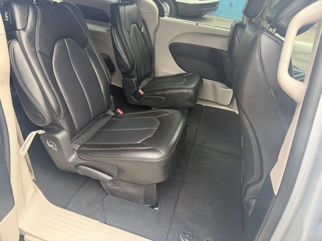 2024 Chrysler Pacifica Touring L photo 13
