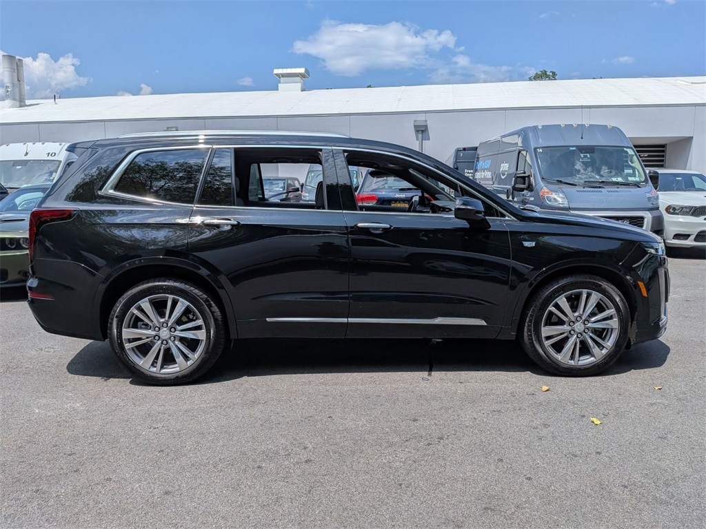 2024 Cadillac XT6 Premium Luxury photo 2