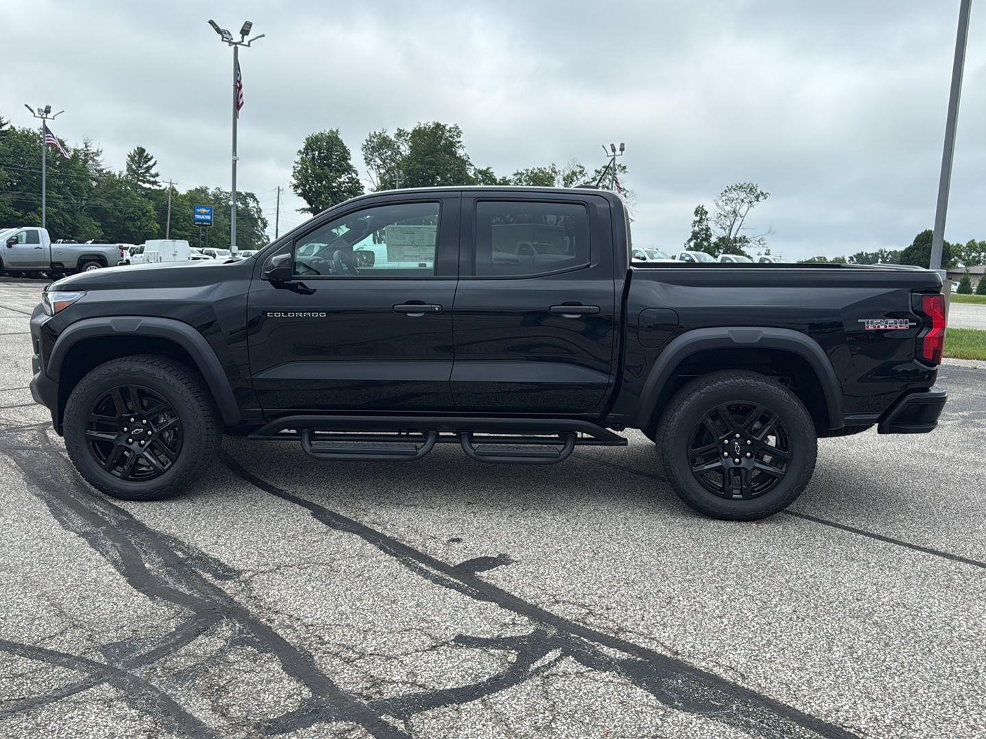 2025 Chevrolet Colorado Trail Boss photo 3