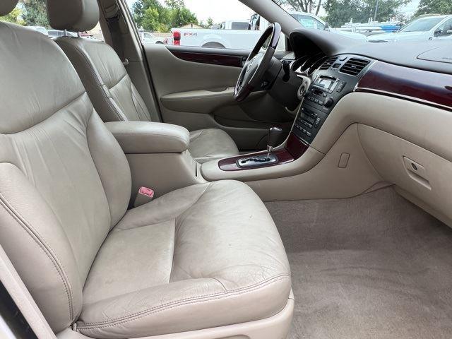 2004 Lexus ES 330 Base photo 17